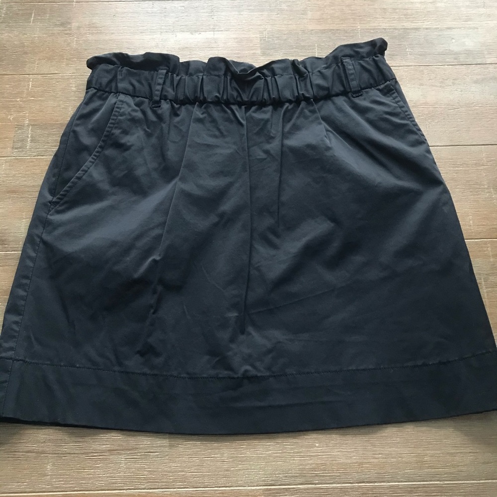 Black mini skirt with pockets